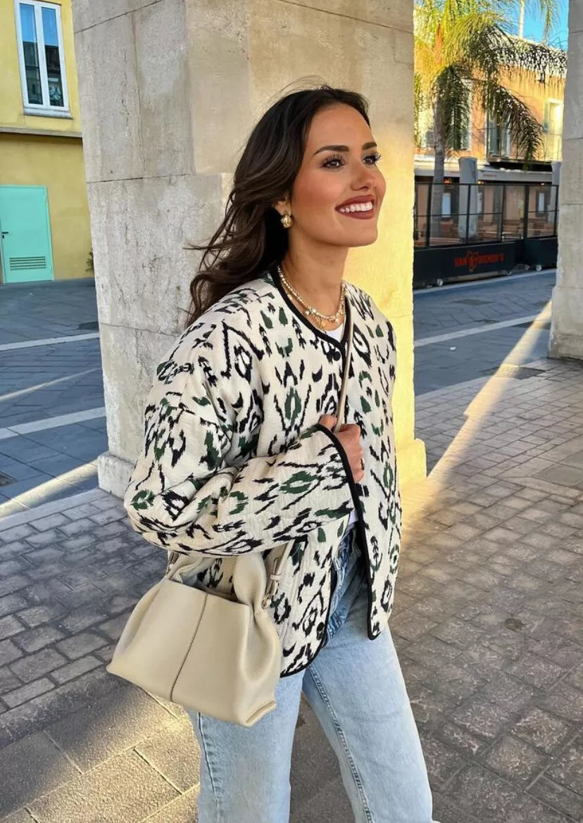 Dünne Steppjacke mit geometrischem Print