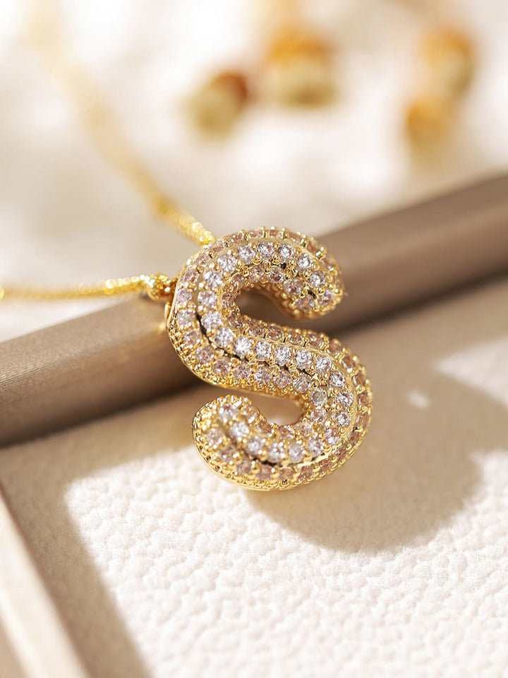 Pavé Bubble Letter Monogram Halsband